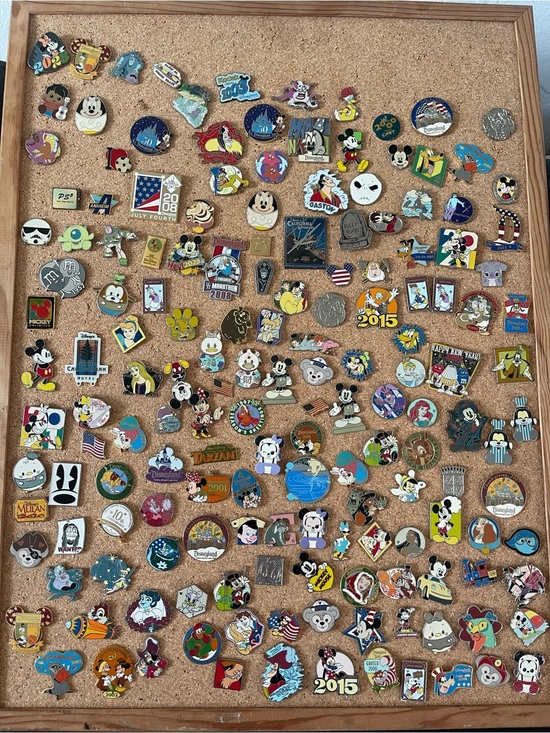 Disney Accessories - Disney pins